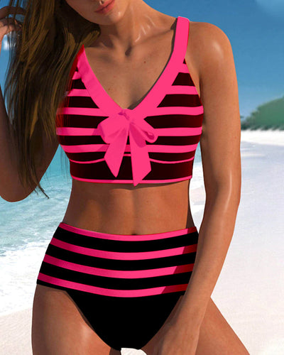 Eleganter farbenfroher Sommerbikini