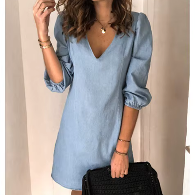 Julie – Jeanskleid mit V-Ausschnitt im Casual-Chic