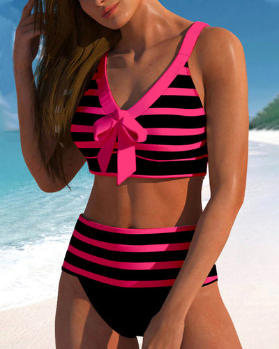 Eleganter farbenfroher Sommerbikini