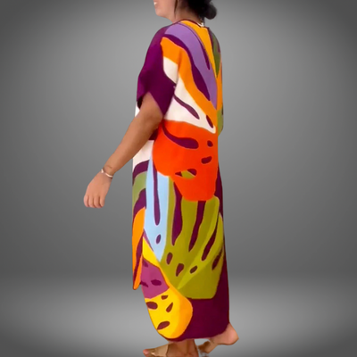 Selma©️ | Lässiges Kleid mit buntem Blätterprint