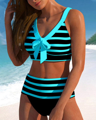 Eleganter farbenfroher Sommerbikini