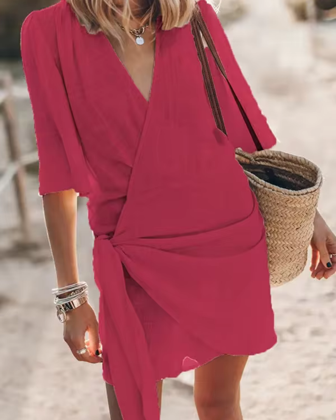 Mehira – Feminines Wickelkleid mit verspielter Schleifendetail