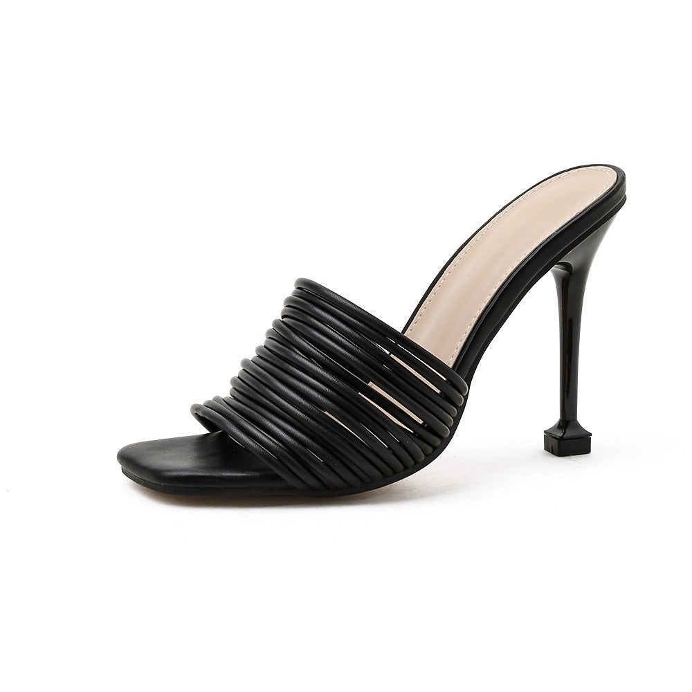 Damen-Sandalen mit Absatz und gepolsterten Riemen im Slipper-Stil - Renata