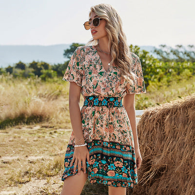 Boho Kleid mit V Ausschnitt und lebendigem Muster für Frauen