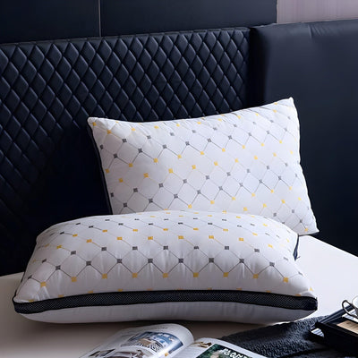 SkyDream Pillow – Gesticktes Nackenstützkissen