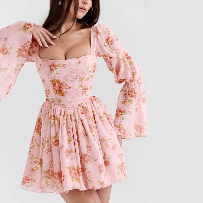 Danys - Rosa Minikleid mit Blumenprint und süßem Styling
