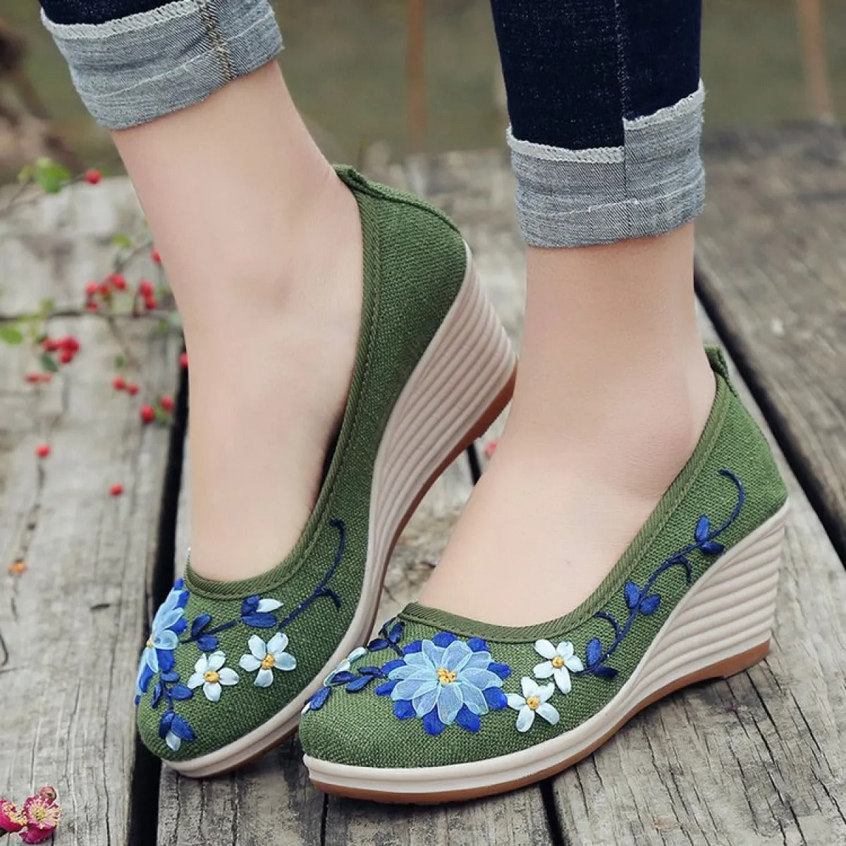 Damen-Keilschuhe mit handgefertigter Blumenstickerei - Amelia