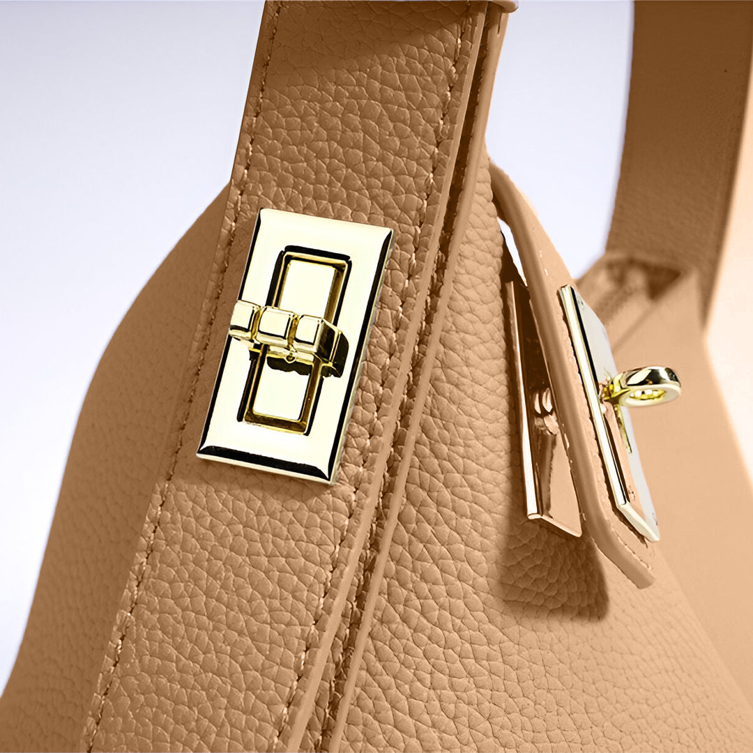 Delia | Kleine Damen-Schultertasche aus strukturiertem Leder in Camel mit goldfarbenem Schlossverschluss