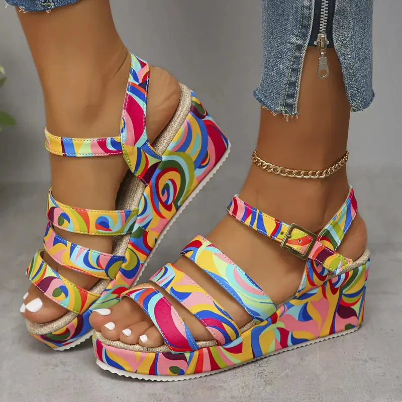 Farbige Keilsandalen mit bequemer Höhe für Frauen