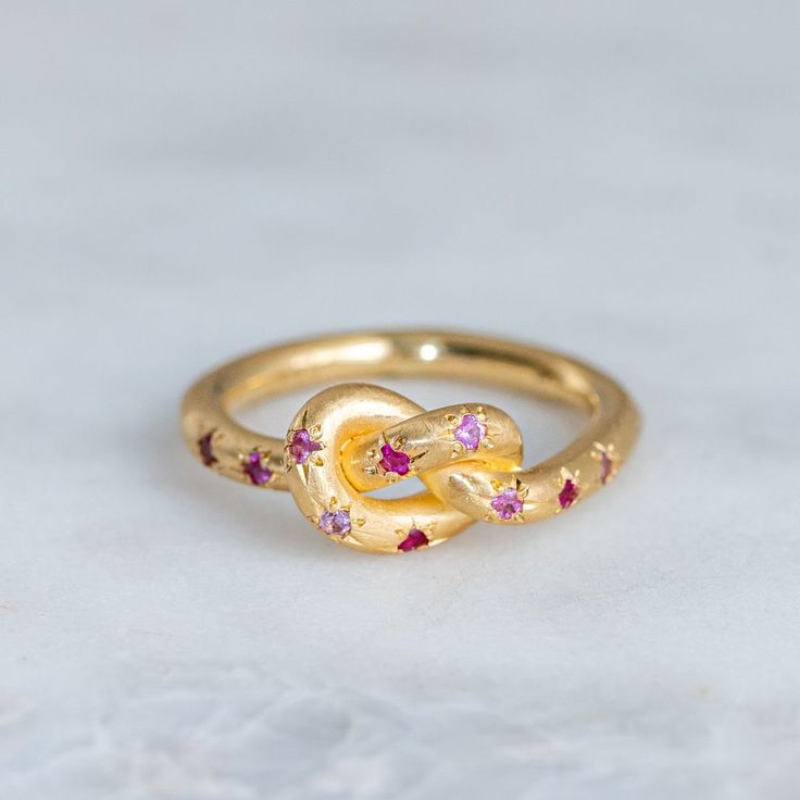 Vintage Rosa Geknoteter Celestial Goldring