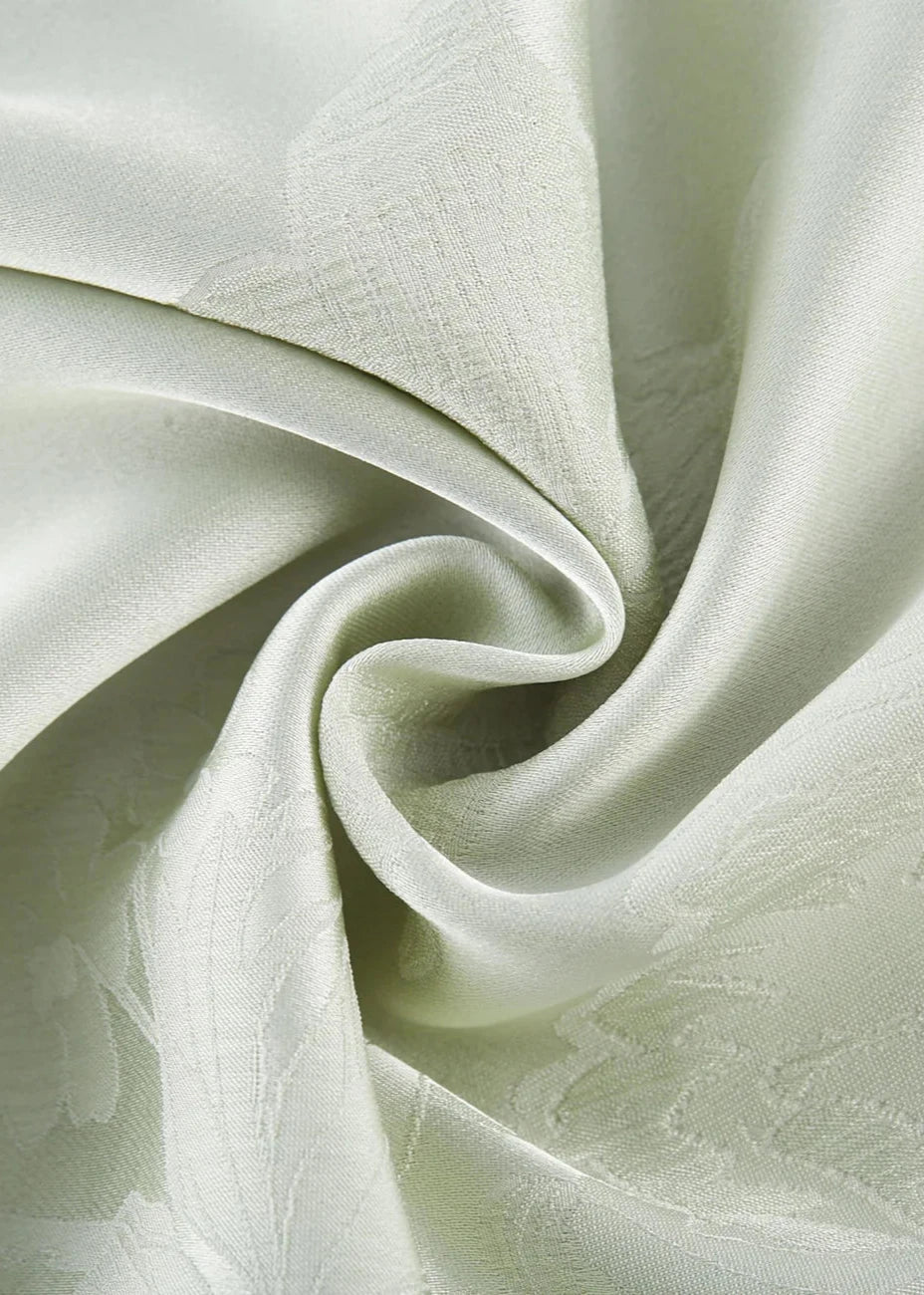 Tailliertes Satin Maxikleid