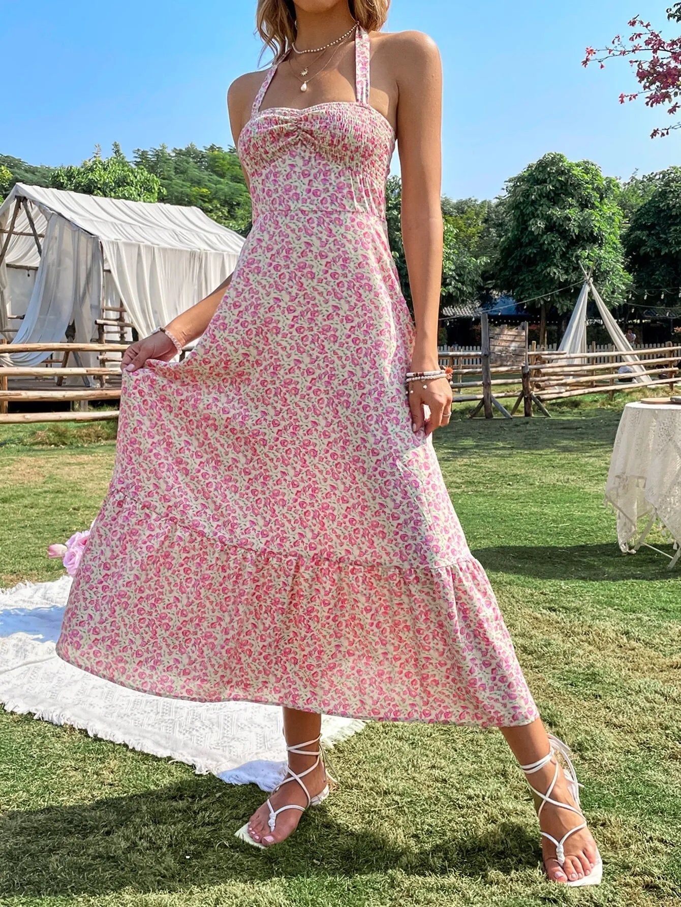 Regina - Ärmelloses Kleid mit Neckholder-Ausschnitt