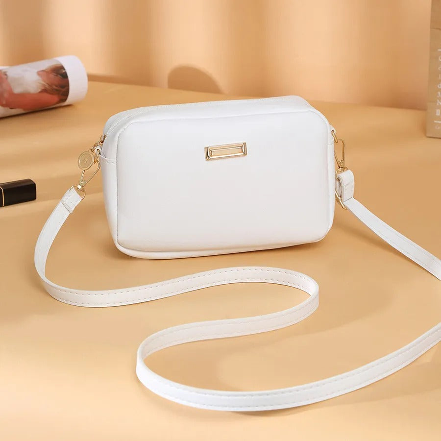 Umhängetasche aus Kunstleder für Damen im minimalistischen Design - Clara