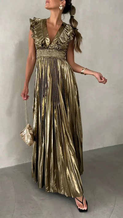 Aurora – Plissiertes Goldkleid mit Star-Appeal