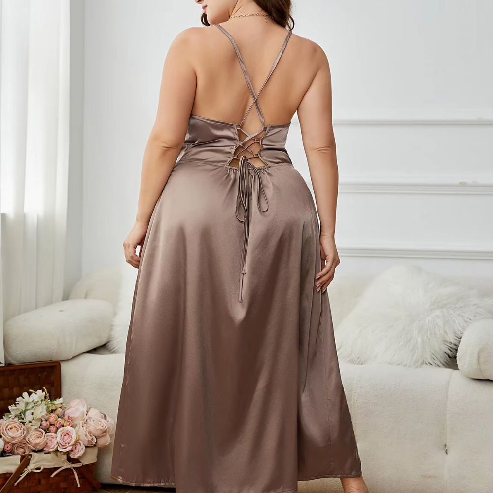 Finnja – Satin-Maxikleid mit verführerischem Beinschlitz