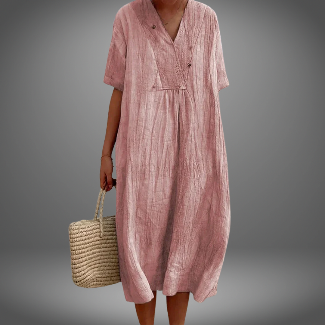 Renate©️ | Schlichtes Kleid mit V-Ausschnitt und halblangen Ärmeln