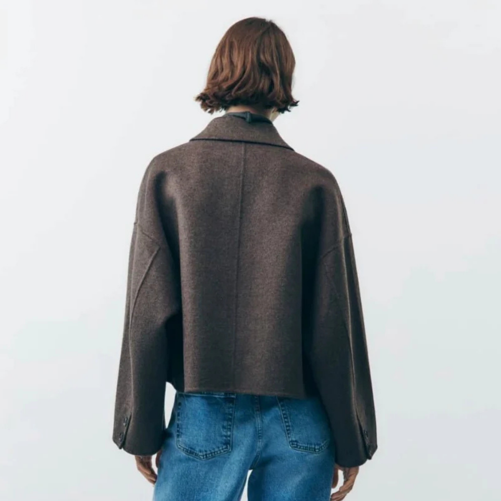 NOHEE - Oversized Kurzjacke in Dunkelbraun – Minimal Chic für die kalte Saison