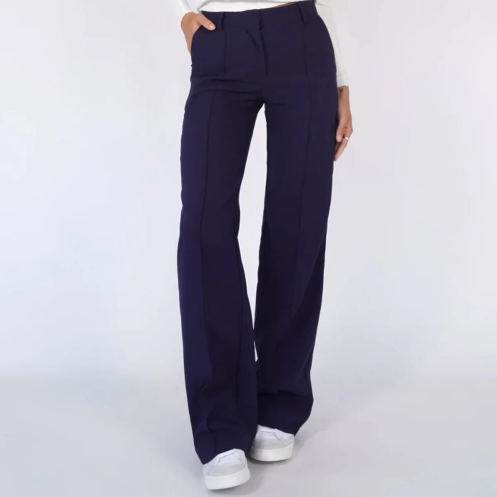 ELEY -  High-Waist-Hose – Minimalismus trifft auf Eleganz