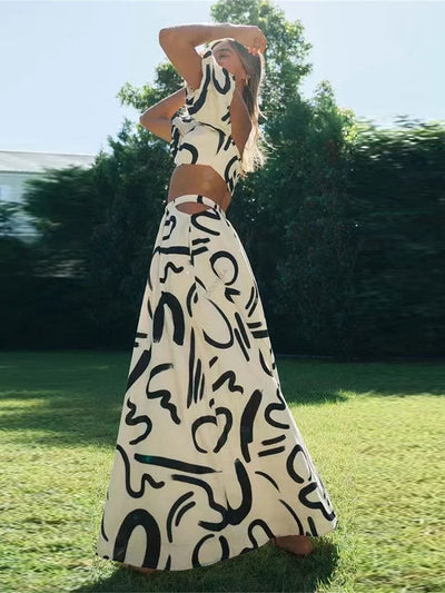 Passendes Set mit bedrucktem schulterfreiem Oberteil und Maxirock mit Ausschnitten und Taschen, perfekt für einen coolen und modischen Sommerlook