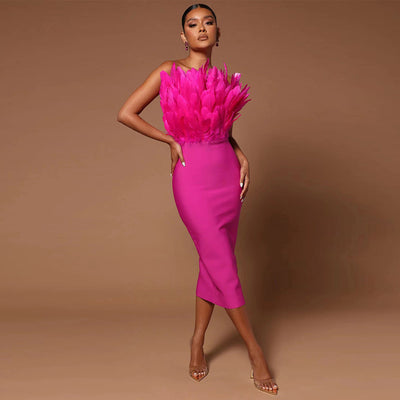 TINATII  Elegantes Damenkleid mit Taillenbetonung und Federdetails