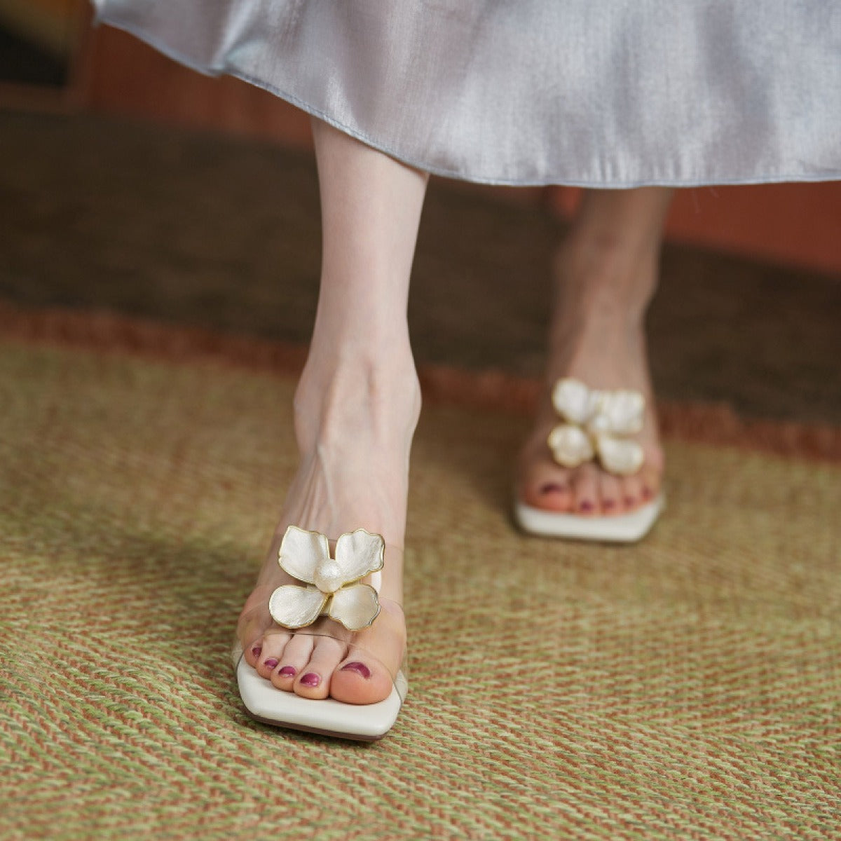 Damen Sandalen mit eleganten goldenen Perlen Stil Blume - Liora