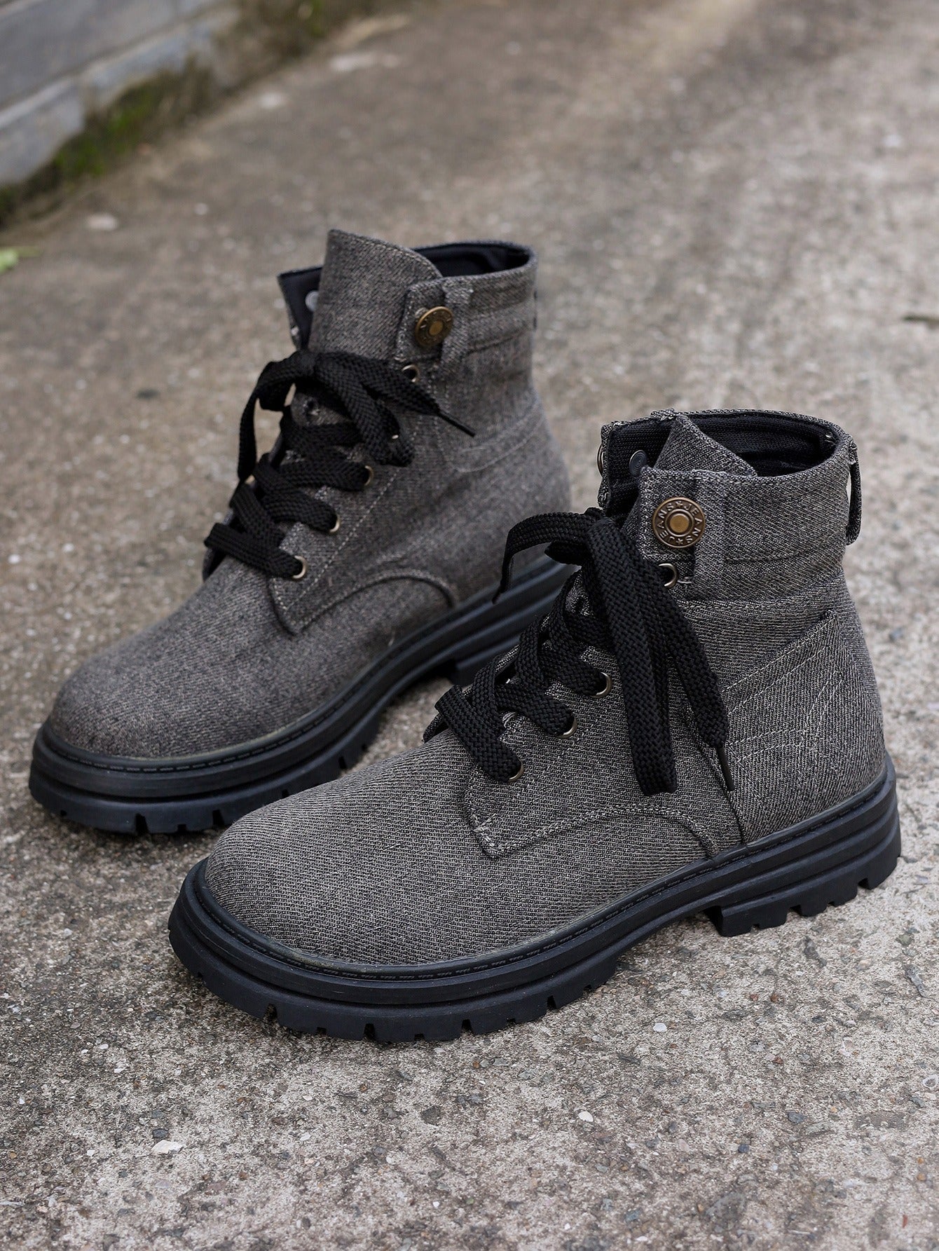 Lässige Damen-Stiefeletten aus strukturiertem Canvas im urbanen Stil - Martina