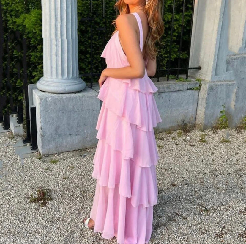 Halterneck Kleid mit Lagenvolants und femininer Ausstrahlung für Frauen