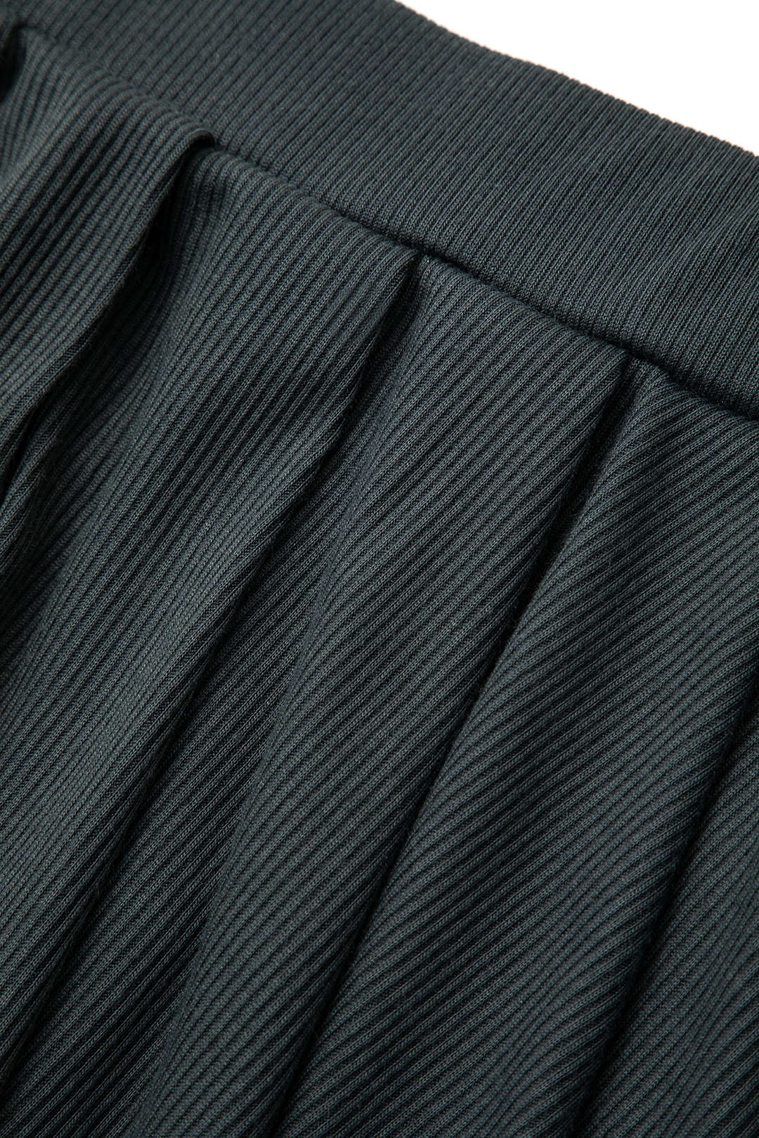 Ina | Sportliches Zweiteiler-Set mit Zip-Jacke & Plissee-Rock