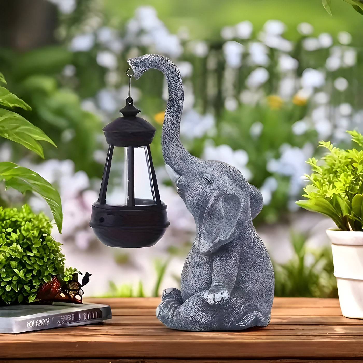 SunTrunk Light – Solarbetriebene Elefanten-Statue mit Licht