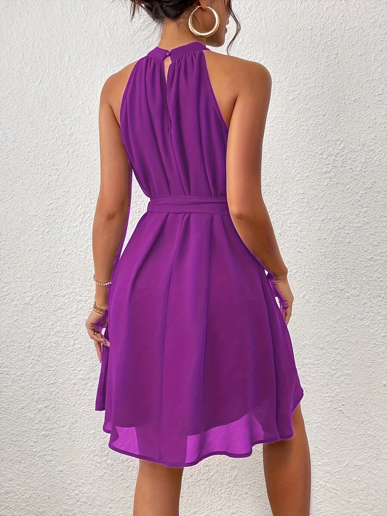 Ärmelloses Kleid mit Neckholder-Ausschnitt, lockere Passform, Farbe Schwarz