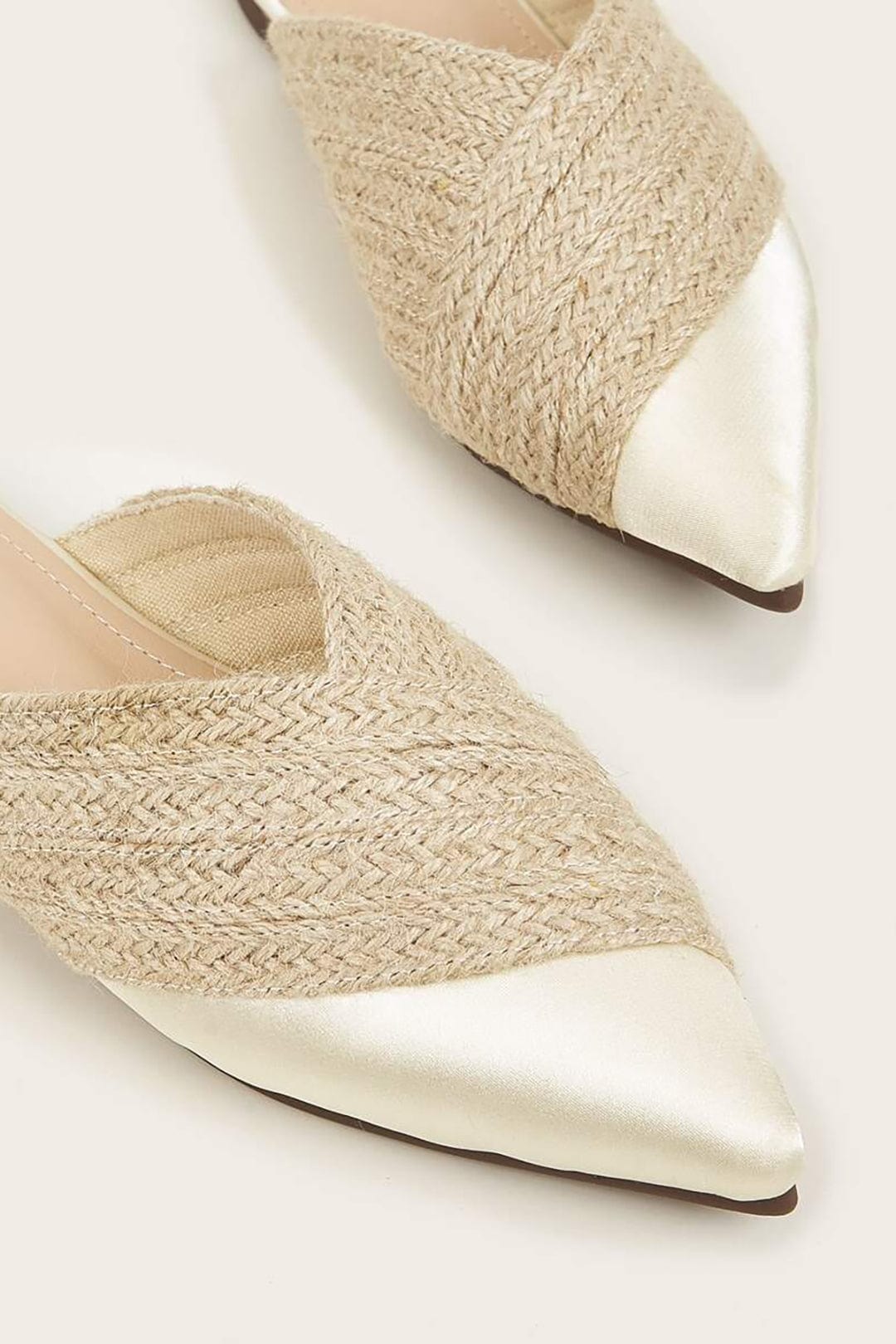 Trendige Espadrille-Mules mit Spitze
