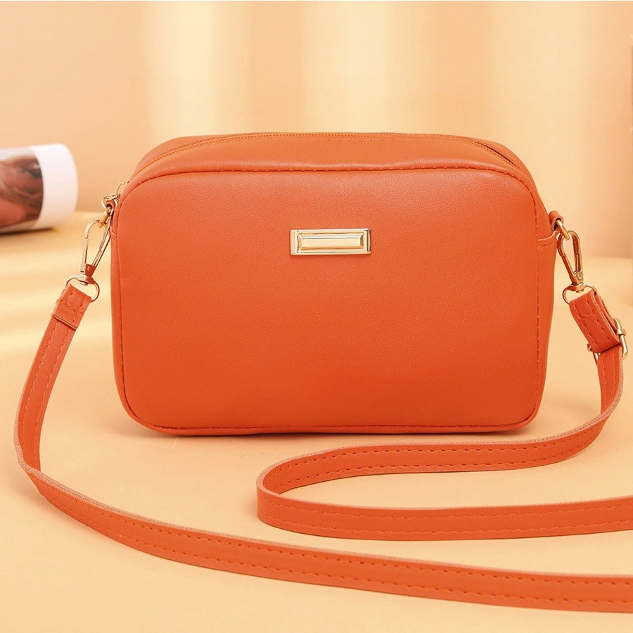 Umhängetasche aus Kunstleder für Damen im minimalistischen Design - Clara