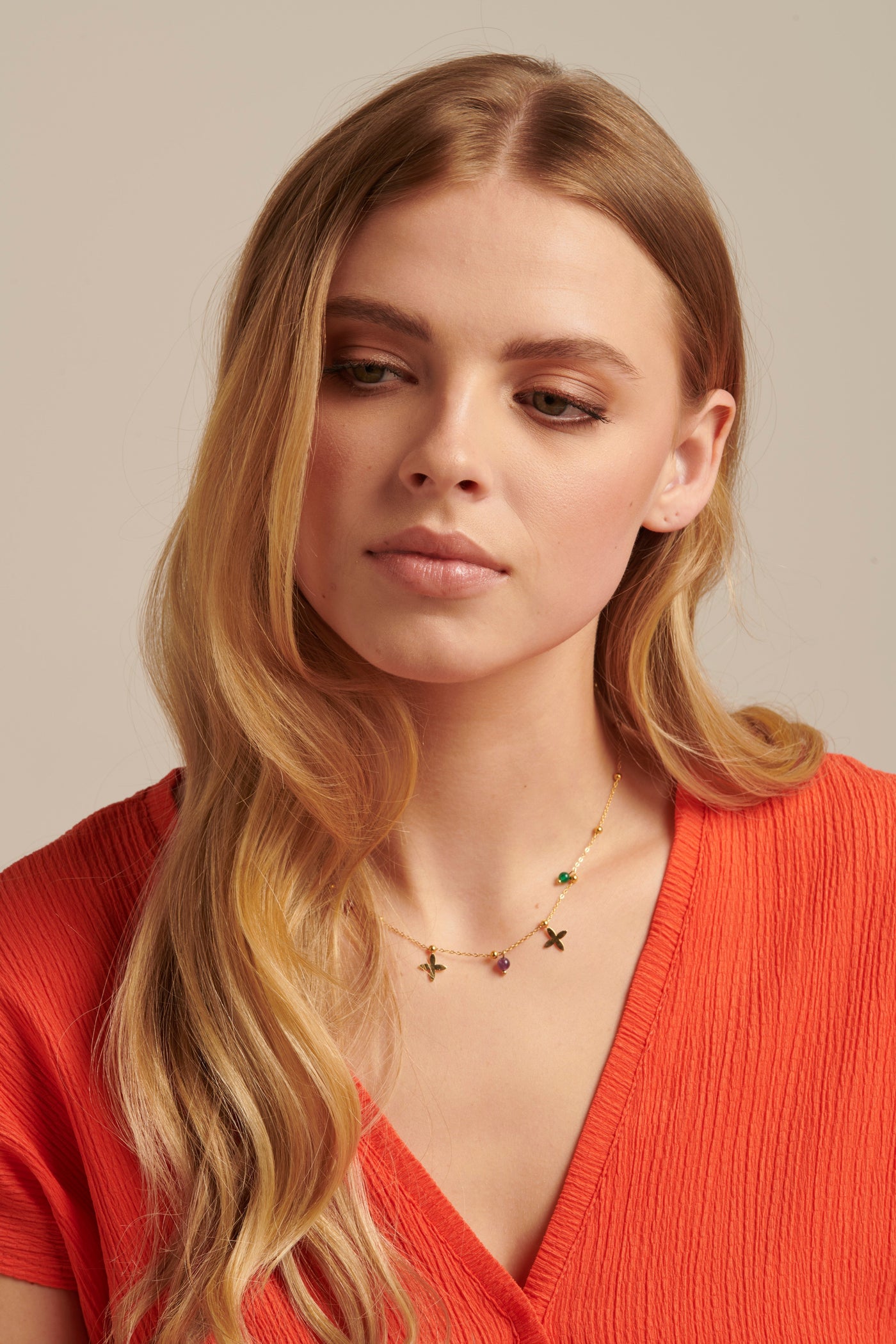 Blumenförmige Quarz Anhänger Halskette aus Edelstahl mit Goldfinish Für Frauen