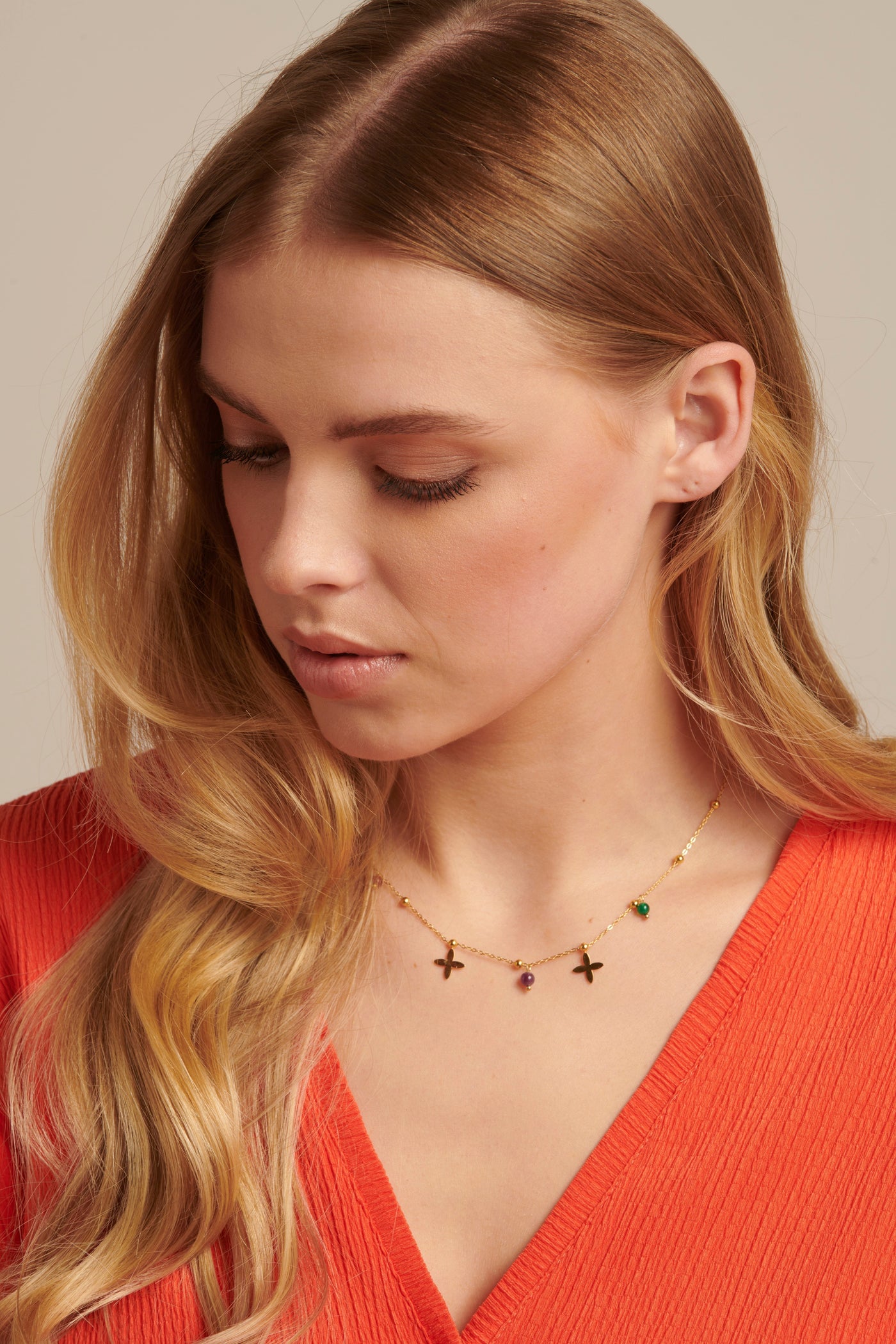 Blumenförmige Quarz Anhänger Halskette aus Edelstahl mit Goldfinish Für Frauen