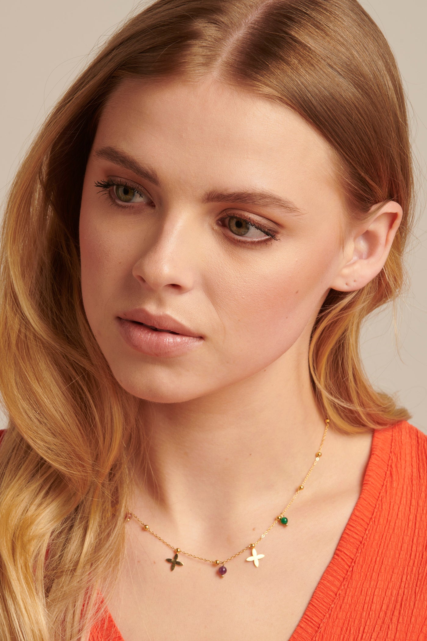 Blumenförmige Quarz Anhänger Halskette aus Edelstahl mit Goldfinish Für Frauen