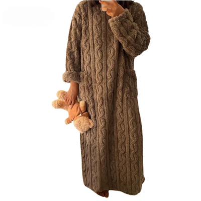 Warmes Pulloverkleid aus Kabelstrick für Frauen