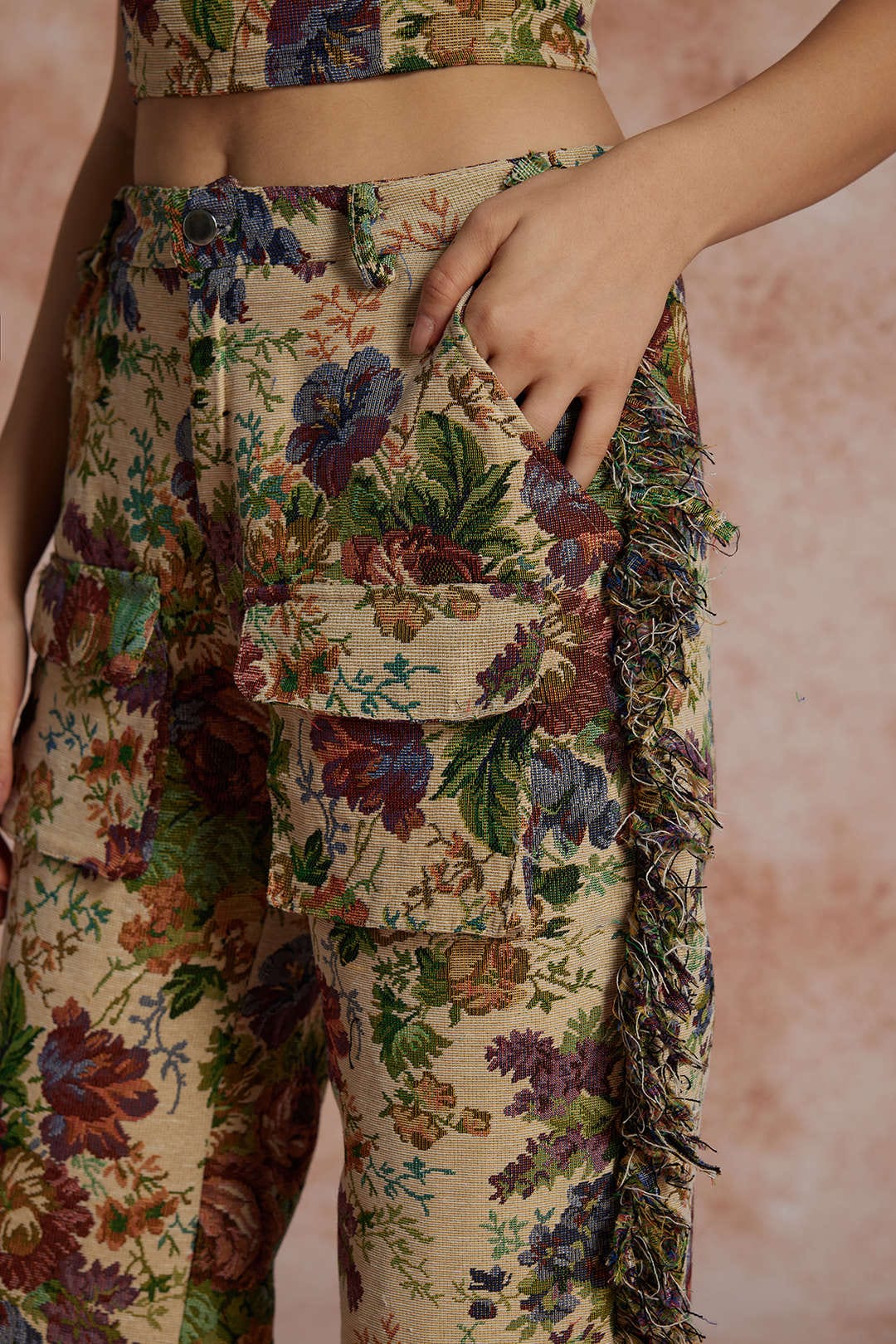 Jara | Extravagantes Zweiteiler-Set mit Bustier & bestickter Cargo-Hose