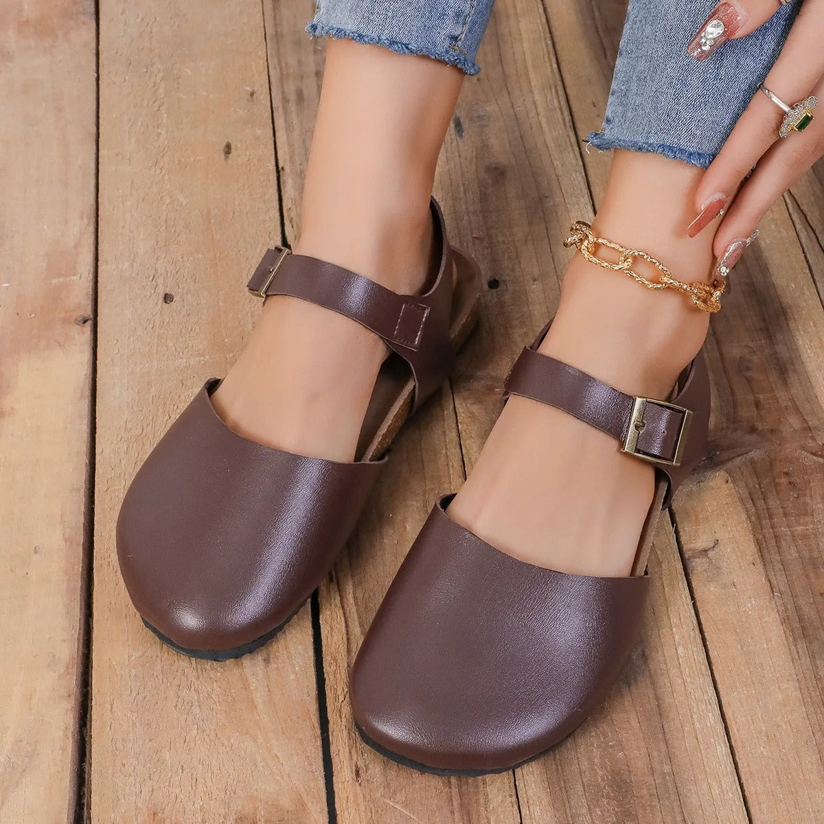 Damen flache Sandalen mit geschlossener Spitze und Schnalle - Martina