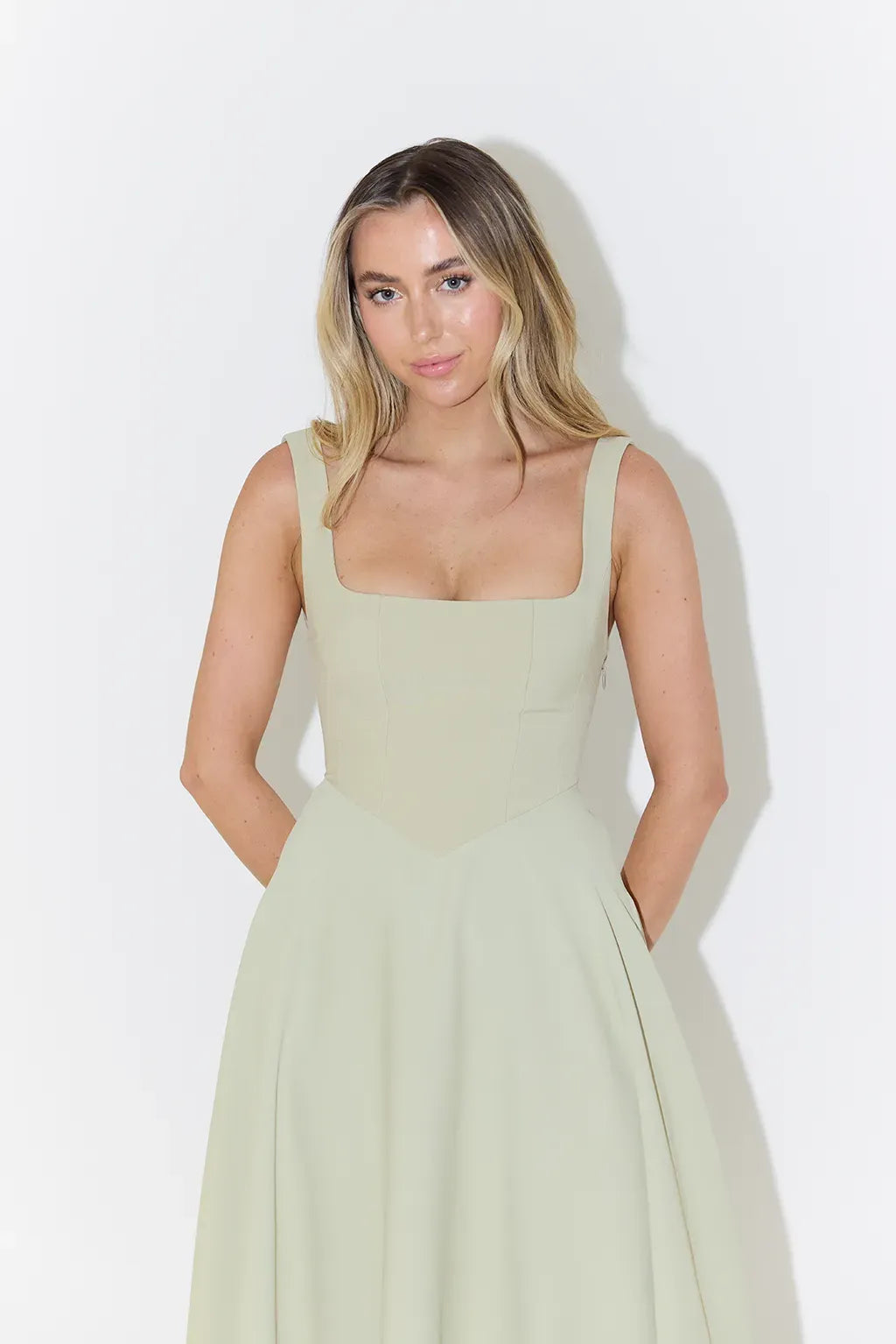 Brandt & Belle | Hochtailliertes Midi-Kleid