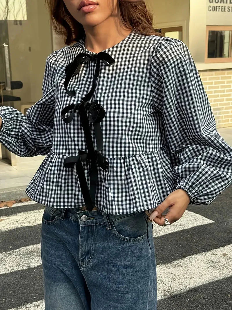 Karierte Bluse mit Schleifenband und klassischem Charme für Frauen
