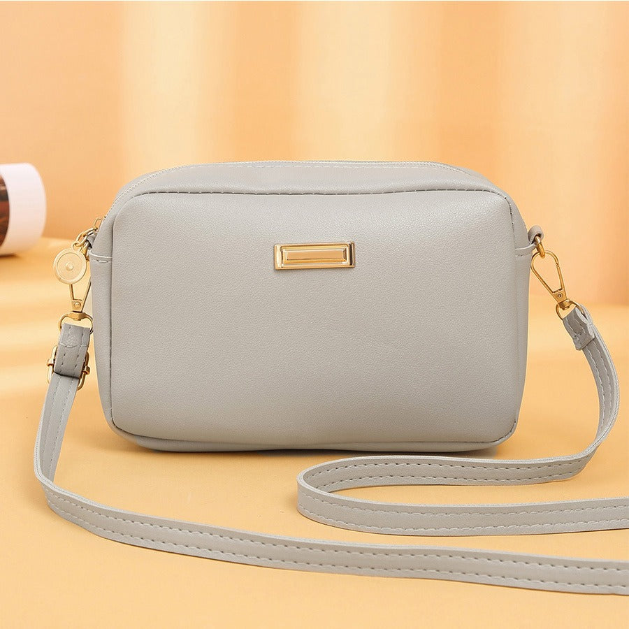 Umhängetasche aus Kunstleder für Damen im minimalistischen Design - Clara