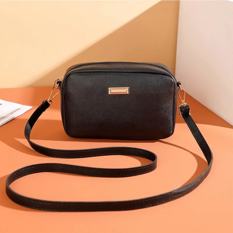 Umhängetasche aus Kunstleder für Damen im minimalistischen Design - Clara