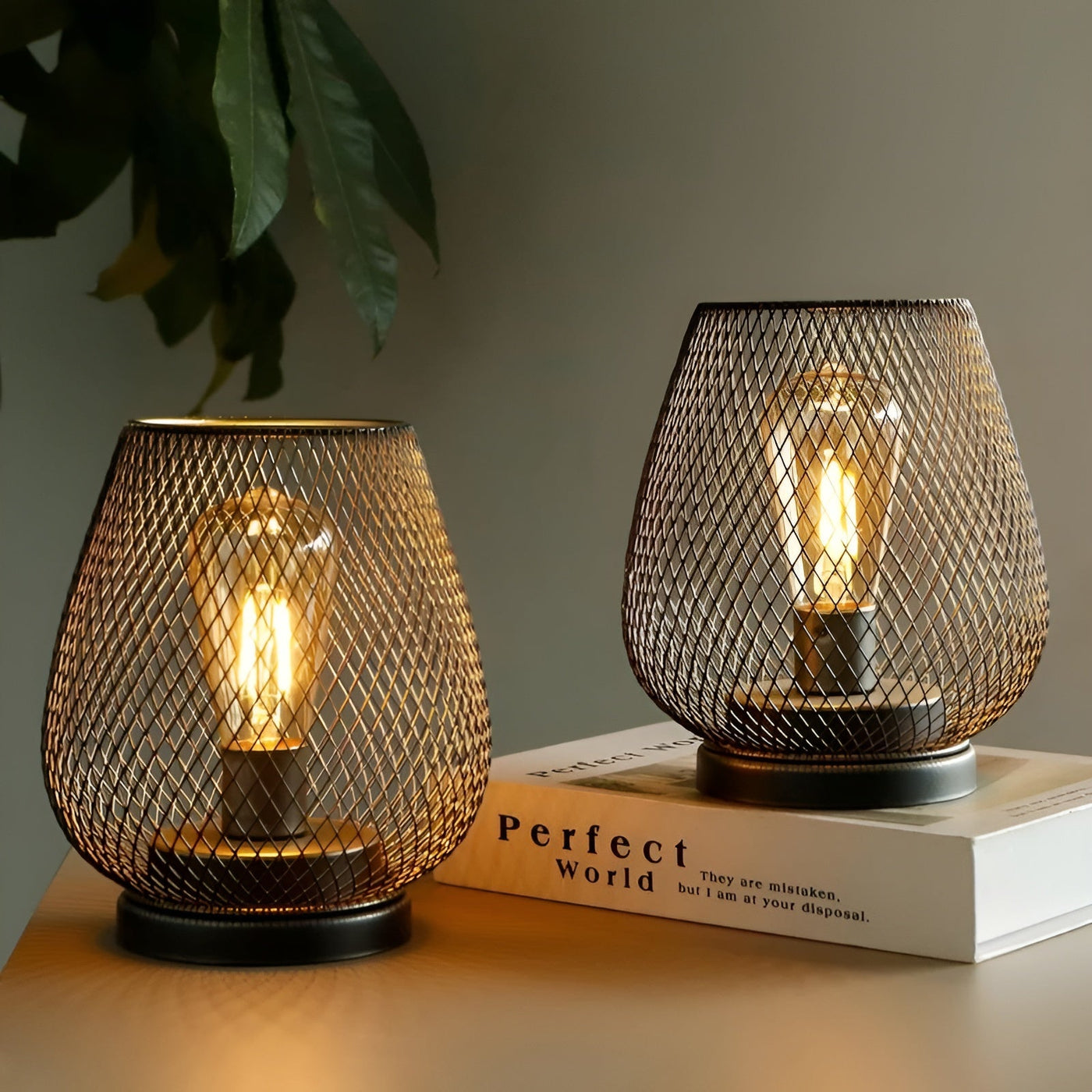 CageLuxe Lamp - Drahtlose Metallkäfig LED Tischlampe