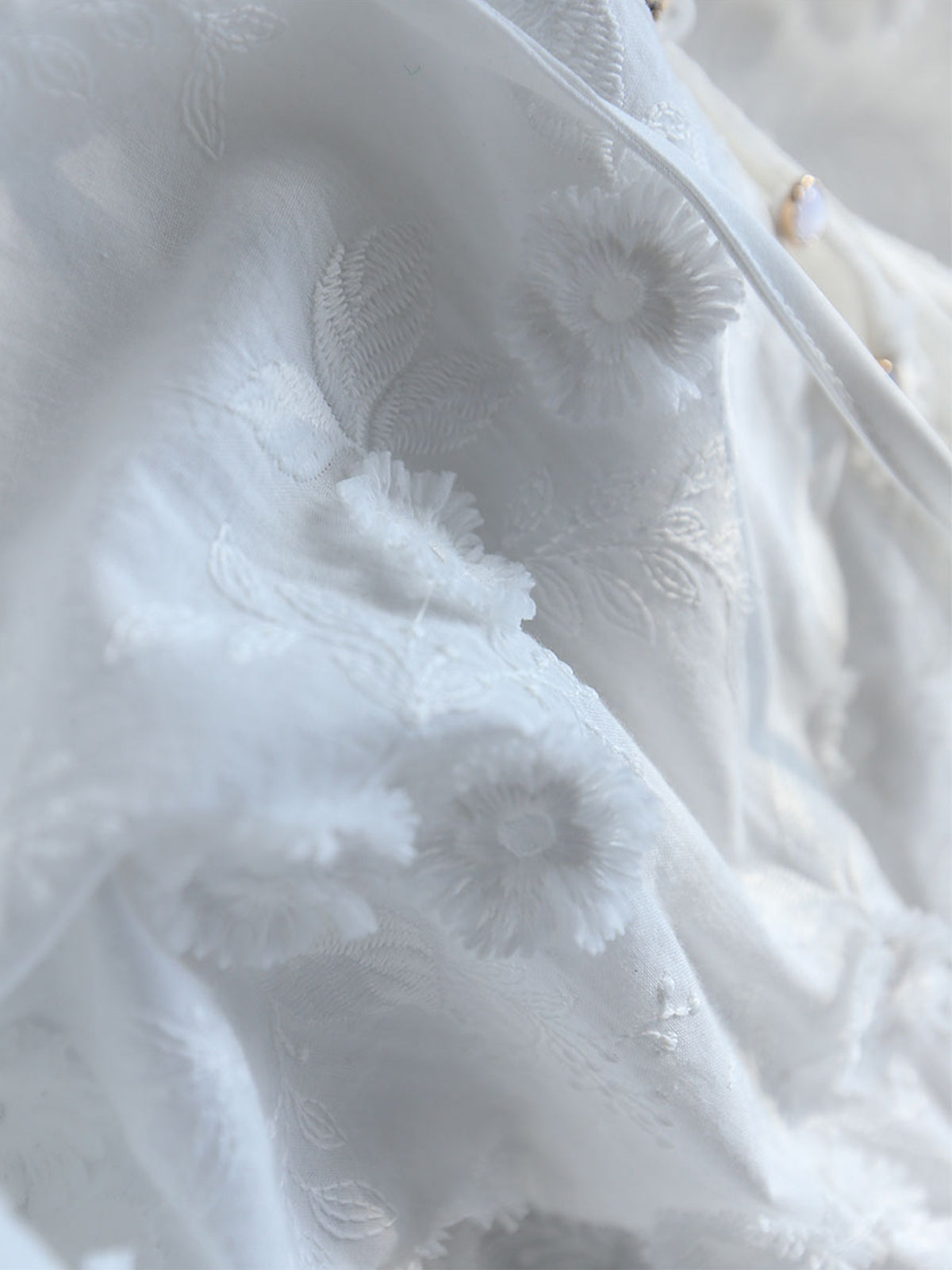 Sophie - Übergroße, halbdurchsichtige, bestickte Bluse mit Blumenmuster