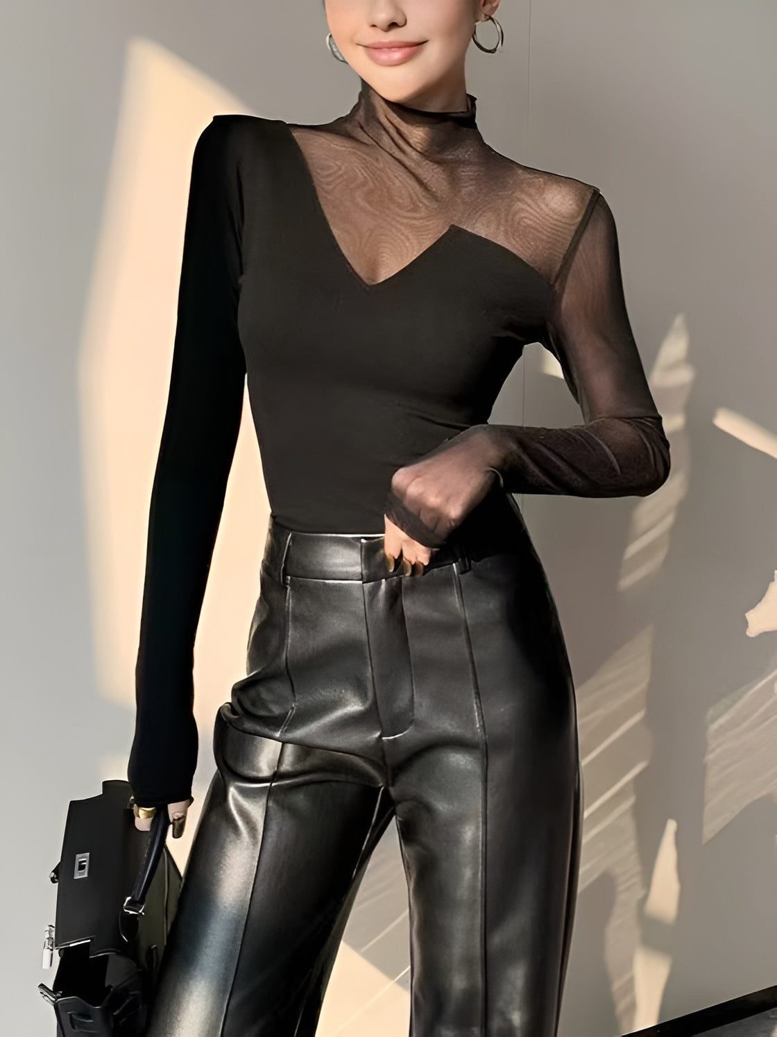 Layla - Asymmetrisches T-Shirt mit transparentem Netzeinsatz