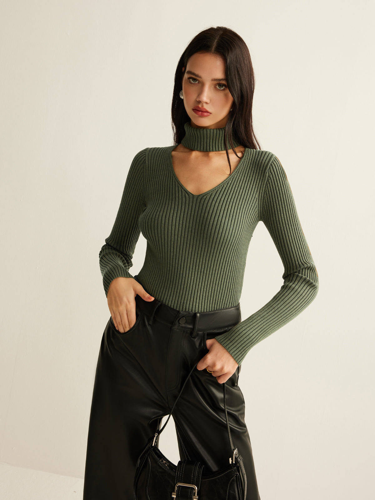 Geripptes Top mit Choker Detail und Stretch Strick für Frauen