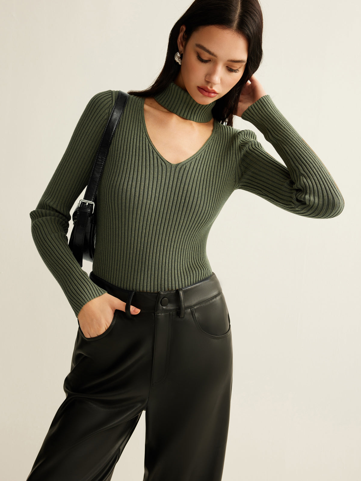 Geripptes Top mit Choker Detail und Stretch Strick für Frauen
