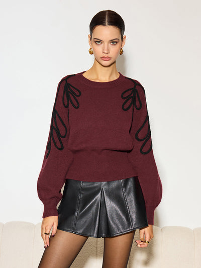 Gestrickter Pullover mit Stickerei dezent und stilvoll für Frauen