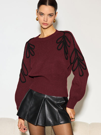 Gestrickter Pullover mit Stickerei dezent und stilvoll für Frauen