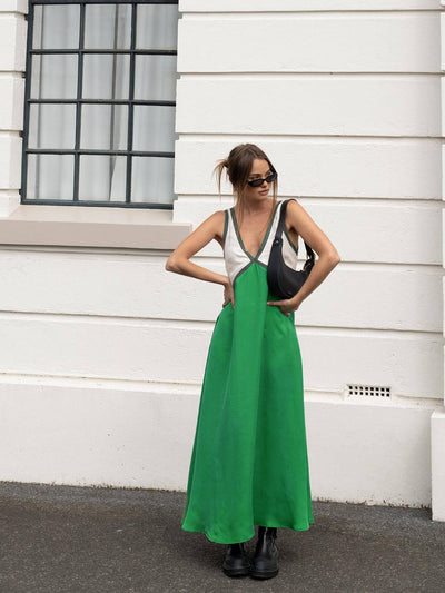 Anna - Großes ärmelloses Swing-Kleid mit V-Ausschnitt